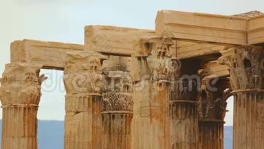 哥林多首府和雅典奥林匹亚宙斯柱顶上的拱门